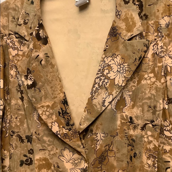 Blazer - Picture 4 of 7